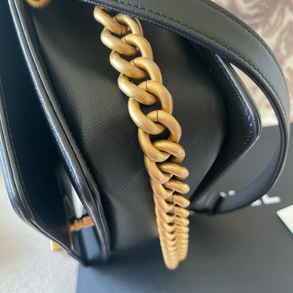 Pre loved Chanel Medium Boy - Picture 3 of 10